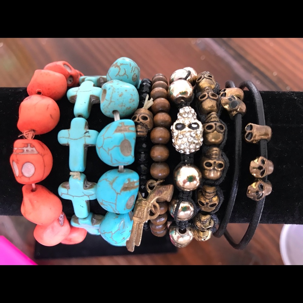 8 Piece Brandy Melville Skull Bracelet Stack